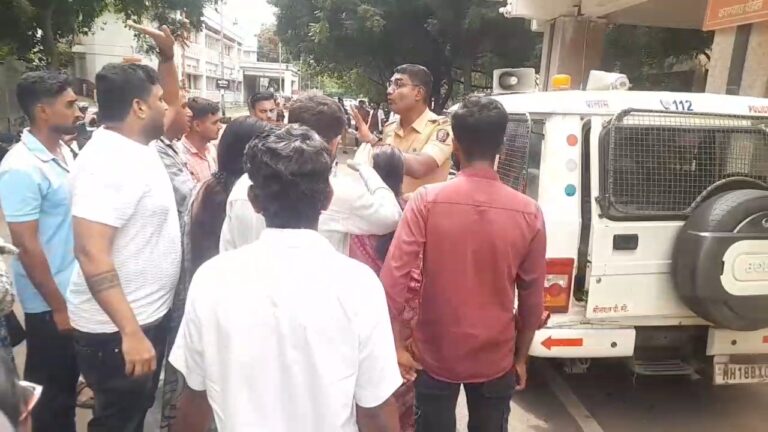 धुळे हादरले: खेळवण्याच्या बहाण्याने घरात नेले, ३ वर्षीय चिमुकलीवर अत्याचार; संतप्त ग्रामस्थांकडून फाशीची मागणी.
