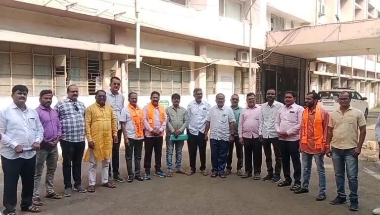 धुळे महानगरपालिका निवडणूक : निर्णय अधिकाऱ्यावर ‘संघटित गुन्हेगारी’चा गुन्हा दाखल करा — शिवसेना (ठाकरे गट)ची मागणी