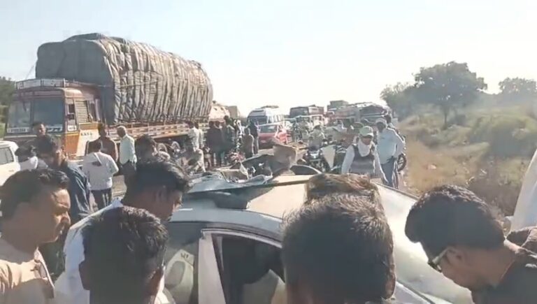 धुळ्यात भीषण अपघात; कार दुरुस्त करताना मेकॅनिकलचा ट्रकच्या धडकेत मृत्यू