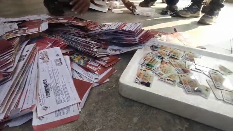 धुळे; प्रभाग 4 मध्ये हजारो मतदान कार्डांचा साठा सापडल्याने खळबळ; एमआयएमचा राष्ट्रवादीवर आरोप